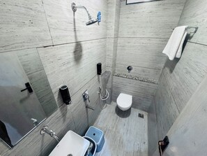 ห้องดีลักซ์ดับเบิล, วิวเมือง | ห้องน้ำ