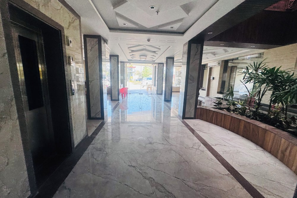 HOTEL PURVI BY VILAASITAA INDORE