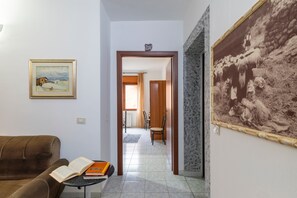 Interior - Double Room 206 with Air Conditioning (Jerzu)