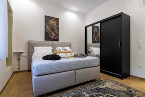 1 bedroom, iron/ironing board, WiFi, bed sheets - Timeless 1 bedroom Luxury at Panathenaic Stadium (Athina)