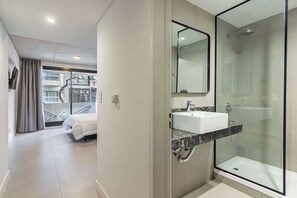 Shower, hair dryer, towels, shampoo - Soho Village en Palermo by Magno | 102 (Buenos Aires)