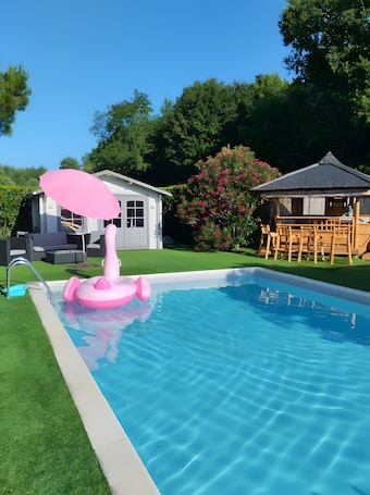 Pool. Gite l'Instant Present – Charente Maritime, Private Pool & Wellness Retreat