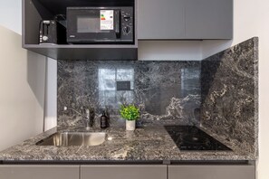 Fridge, microwave, stovetop, coffee/tea maker - Soho Village en Palermo by Magno | 501 (Buenos Aires)