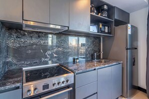 Fridge, microwave, oven, stovetop - Soho Village en Palermo by Magno | 703 (Buenos Aires)