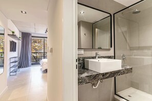 Shower, hair dryer, towels, shampoo - Soho Village en Palermo by Magno | 602 (Buenos Aires)