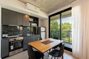 Fridge, microwave, oven, stovetop - Soho Village en Palermo by Magno | 504 (Buenos Aires)