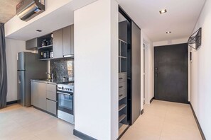 Fridge, microwave, oven, stovetop - Soho Village en Palermo by Magno | 702 (Buenos Aires)