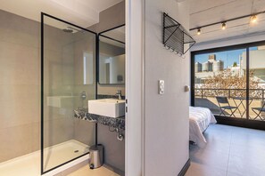 Shower, hair dryer, towels, shampoo - Soho Village en Palermo by Magno | 801 (Buenos Aires)