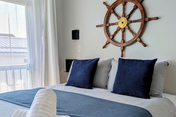 Suite, 1 Queen Bed with Sofa bed | WiFi (free)