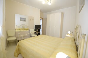 1 bedroom, iron/ironing board, WiFi, bed sheets - Case Vacanza Edera - Orchidea near Trapani Port (Trapani)