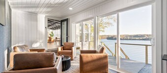 *Rare* Lake Luxury-Sleeps 32, 10 Bedrooms, 2 Docks