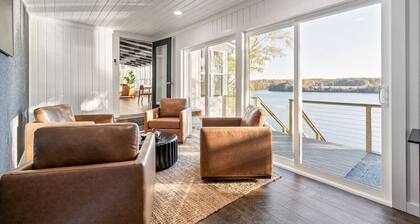 *Rare* Lake Luxury-Sleeps 32, 10 Bedrooms, 2 Docks