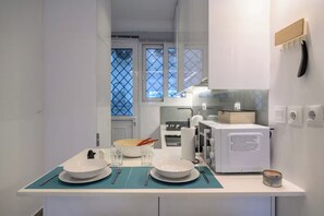 Private kitchen - Icarus Minimal 2bedroom Bliss (Athina)