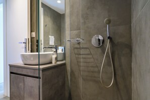 Shower, hair dryer, towels, soap - Icarus Minimal 2bedroom Bliss (Athina)