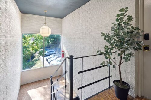 Dual Executive King/Full+Full Suite / 5 min to DCA Pentagon HQ2 / Free Parking