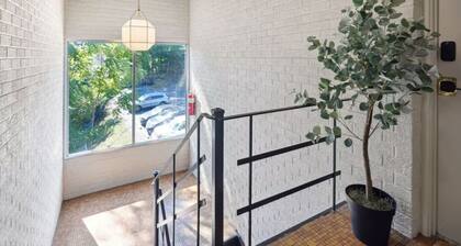 Dual Executive King/Full+Full Suite / 5 min to DCA Pentagon HQ2 / Free Parking