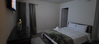 XanCar Villa Cozy 1-bedroom bed & breakfast in tranquil Poinciana with AC