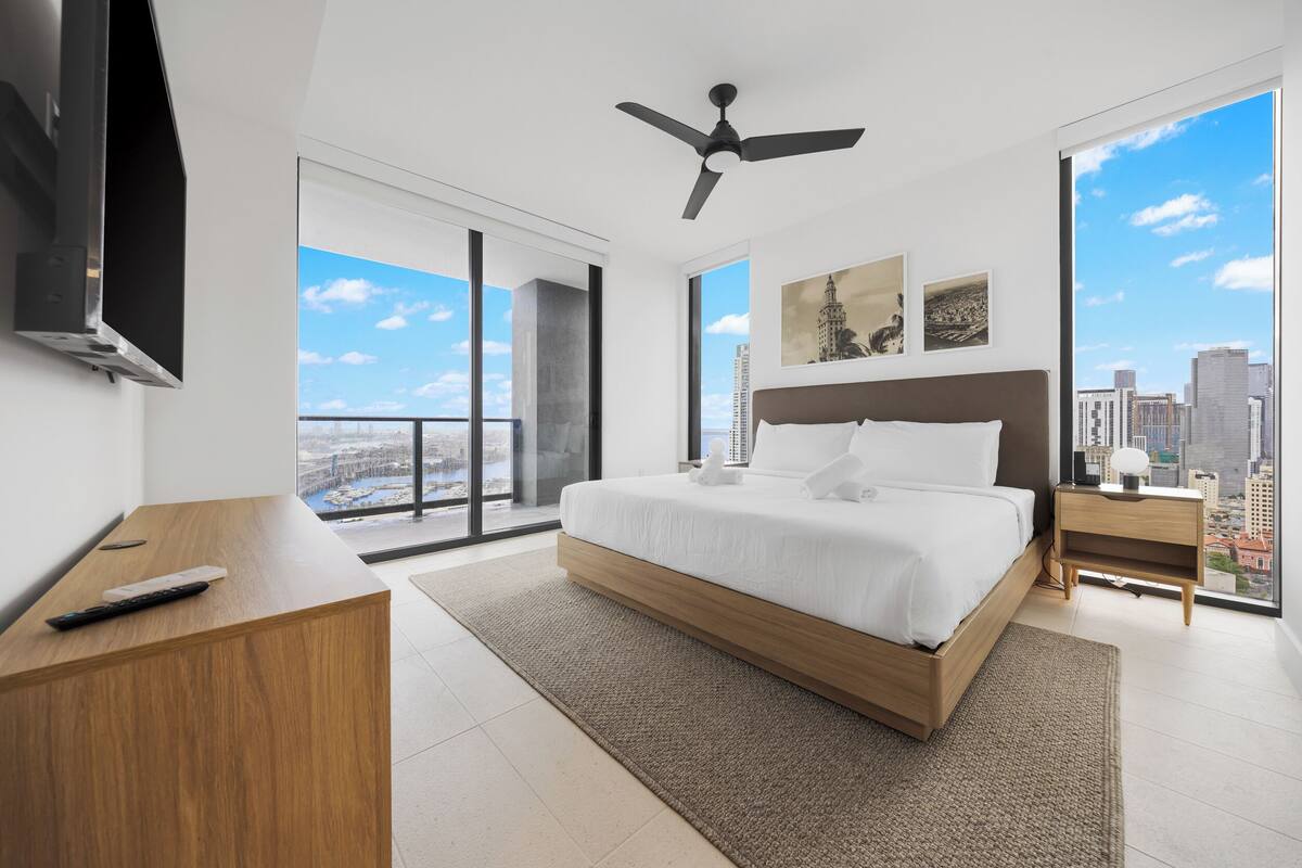 Condo, sacada, vista para a cidade