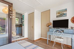 1 slaapkamer, een strijkplank/strijkijzer, wifi, beddengoed