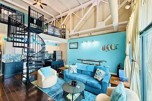 Living area - Relaxing Lake Views Amazing Sunsets By Cedar Point (Sandusky)