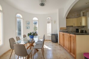 Dining - Villa with Pool Just 10 Minutes’ Walk from the Beach (Sa Riera)