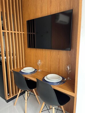 Dining - Modern studio in Campo Belo, near Congonhas Airport. (São Paulo)