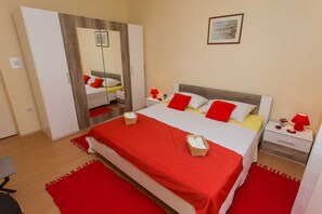 2 bedrooms, iron/ironing board, WiFi, bed sheets - Apartment Marin in Kastel Stafilic (Kastel Stafilic)