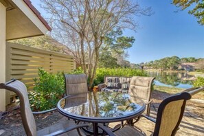 Outdoor dining - Heated Pool - Pet Friendly - Gulfside of Sandestin Resort (Miramar Beach)