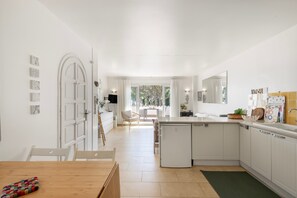 Interior - Apartment with Sea Views 500m from the Beach (Begur)