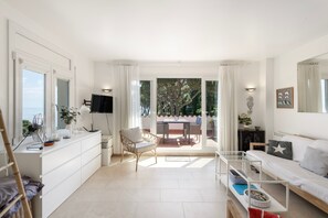 TV - Apartment with Sea Views 500m from the Beach (Begur)