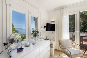 Interior - Apartment with Sea Views 500m from the Beach (Begur)