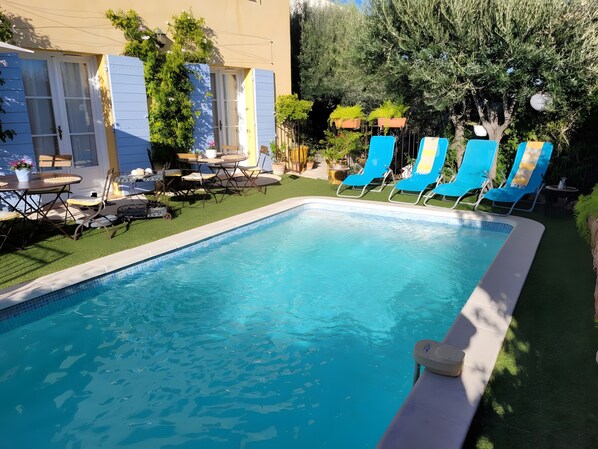 Pool - Bed and Breakfast 'Chez Sophie - Country Side Room' with Wi-Fi and Air Conditioning (Roquebrune-sur-Argens)