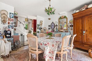 Dining - Bed and Breakfast 'Chez Sophie - Country Side Room' with Wi-Fi and Air Conditioning (Roquebrune-sur-Argens)