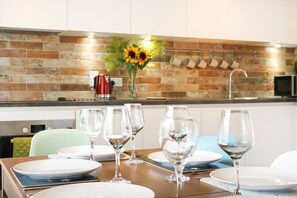 Dining - Stylish 2-Bed Flat Near Central London (London)