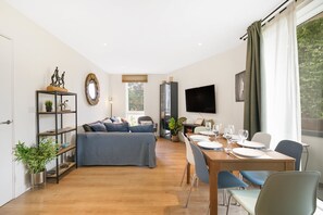 Family Apartment | Living area - Stylish 2-Bed Flat Near Central London (London)