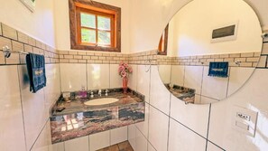Family Chalet, Courtyard View | Bathroom - Pousada Medeiros  (Monte Verde)
