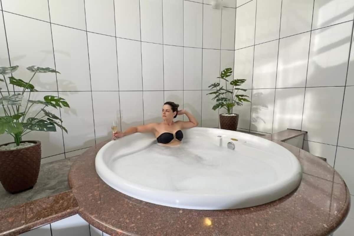 Bañera de hidromasaje privada