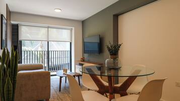 Design Apartment, 1 Bedroom | Dining room