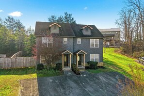 Exterior - Sevierville*Easy Access*Close to Dollywood*Townhome*Sleeps 6 (Sevierville)