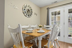 Dining - Sevierville*Easy Access*Close to Dollywood*Townhome*Sleeps 6 (Sevierville)