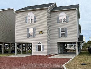 Exterior - CANAL HOME - OPEN WEEKS! LINENS PROVIDED! (Ocean Isle Beach)