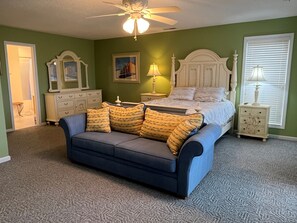 4 bedrooms, travel cot, free WiFi, bed sheets - CANAL HOME - OPEN WEEKS! LINENS PROVIDED! (Ocean Isle Beach)
