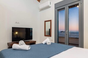 2 bedrooms, iron/ironing board, travel crib, WiFi - Villa Alexia - Private Pool & Panoramic Sea Views (Ormos Koumeikon)