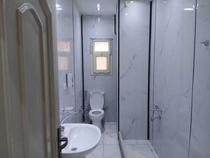 Phòng đôi Deluxe, ban công, quang cảnh thành phố | Phòng tắm