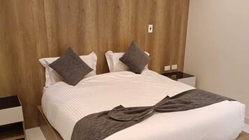 Premium bedding, desk, soundproofing, free WiFi