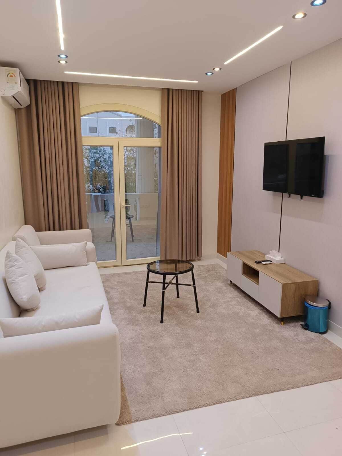 Condo cơ bản, không hút thuốc, máy điều hòa | Khu phòng khách | TV màn hình phẳng 43-inch có truyền hình cáp 