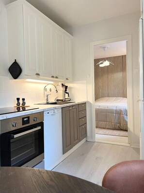 Fridge, microwave, oven, stovetop - Premium cityhome •Free Wifi & parking• (Rovaniemi)