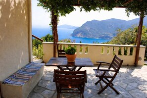 Outdoor dining - Stolios Skopelos - Euterpe Split Level Gem (Skopelos)