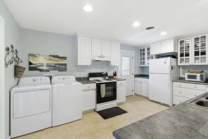 Fridge, microwave, oven, stovetop - Palmetto Dunes Villa | Close to Beach & Pool (Hilton Head Island)