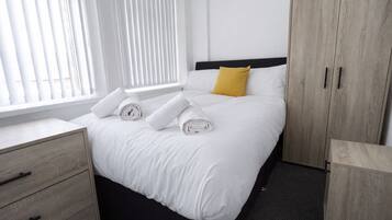 8 bedrooms, WiFi, bed sheets